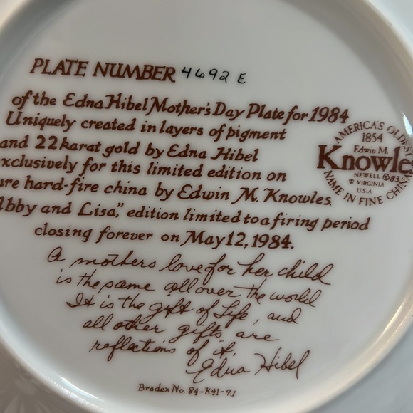 1984 Edna Hibel Mothers Day Plate,22k Gold Rim plate #4692E - Picture 8 of 9